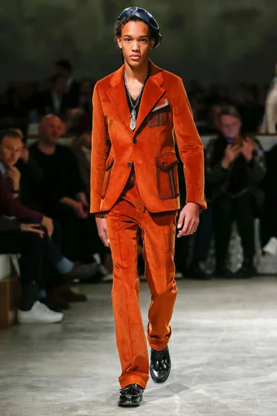 Look 50